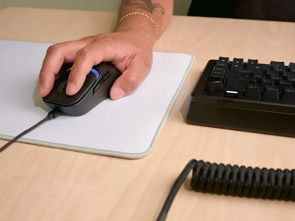 GLORIOUS Model D3 -langallinen pelihiiri, musta