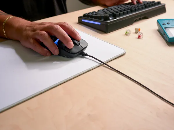 GLORIOUS Model D3 -langallinen pelihiiri, musta