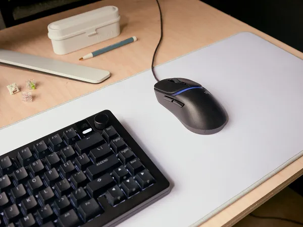 GLORIOUS Model D3 -langallinen pelihiiri, musta