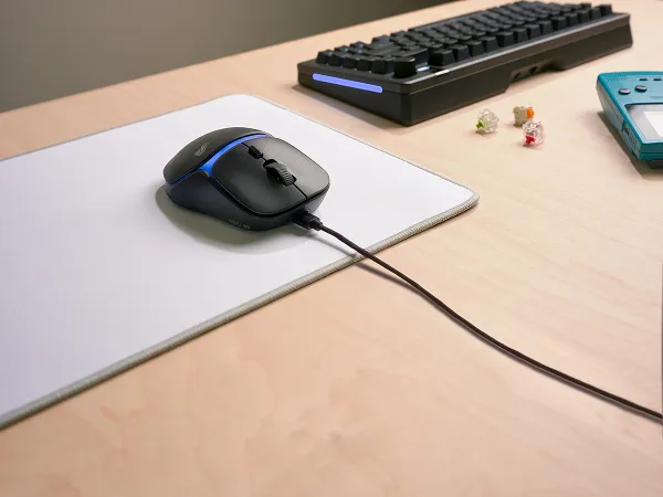 GLORIOUS Model D3 -langallinen pelihiiri, musta