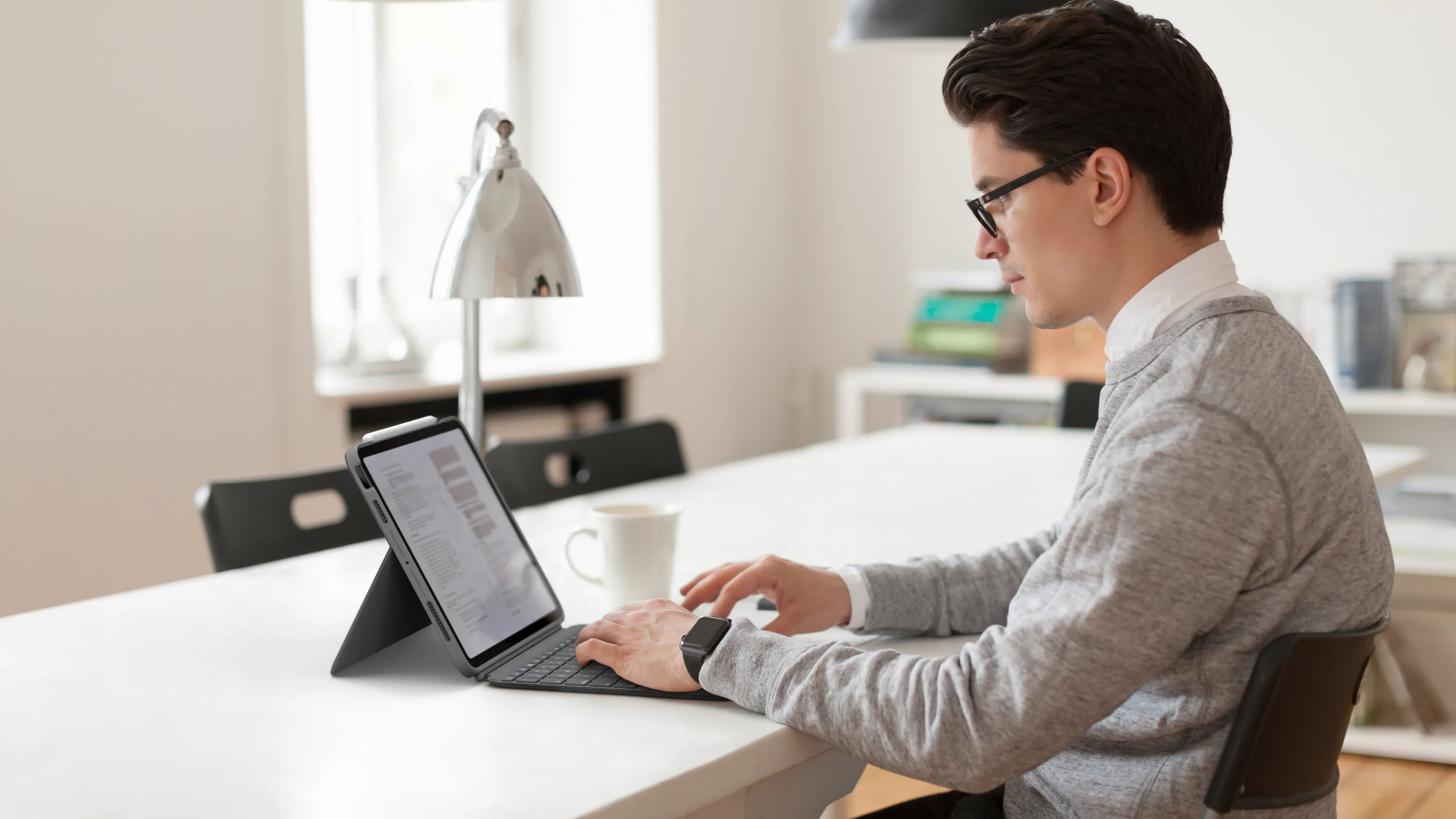 Logitech Combo Touch 10.9" - Nordic