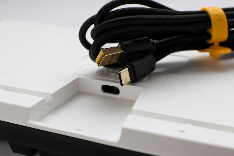 Ducky One 3 - Classic Black / White Nordic - Fullsize - Gateron Baby Kangaroo - RGB