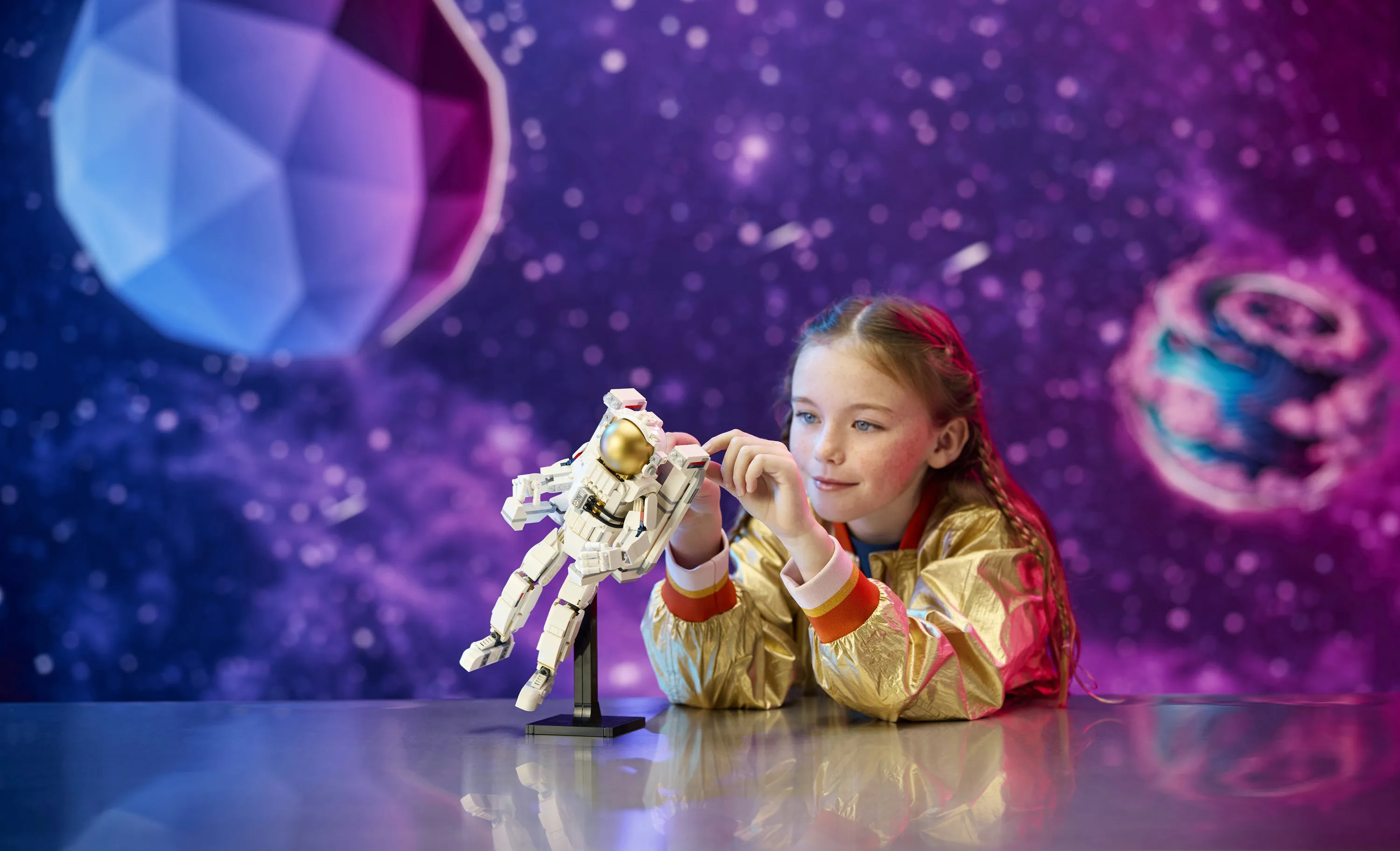 LEGO Creator 3-in-1 Astronaut in Space 31152