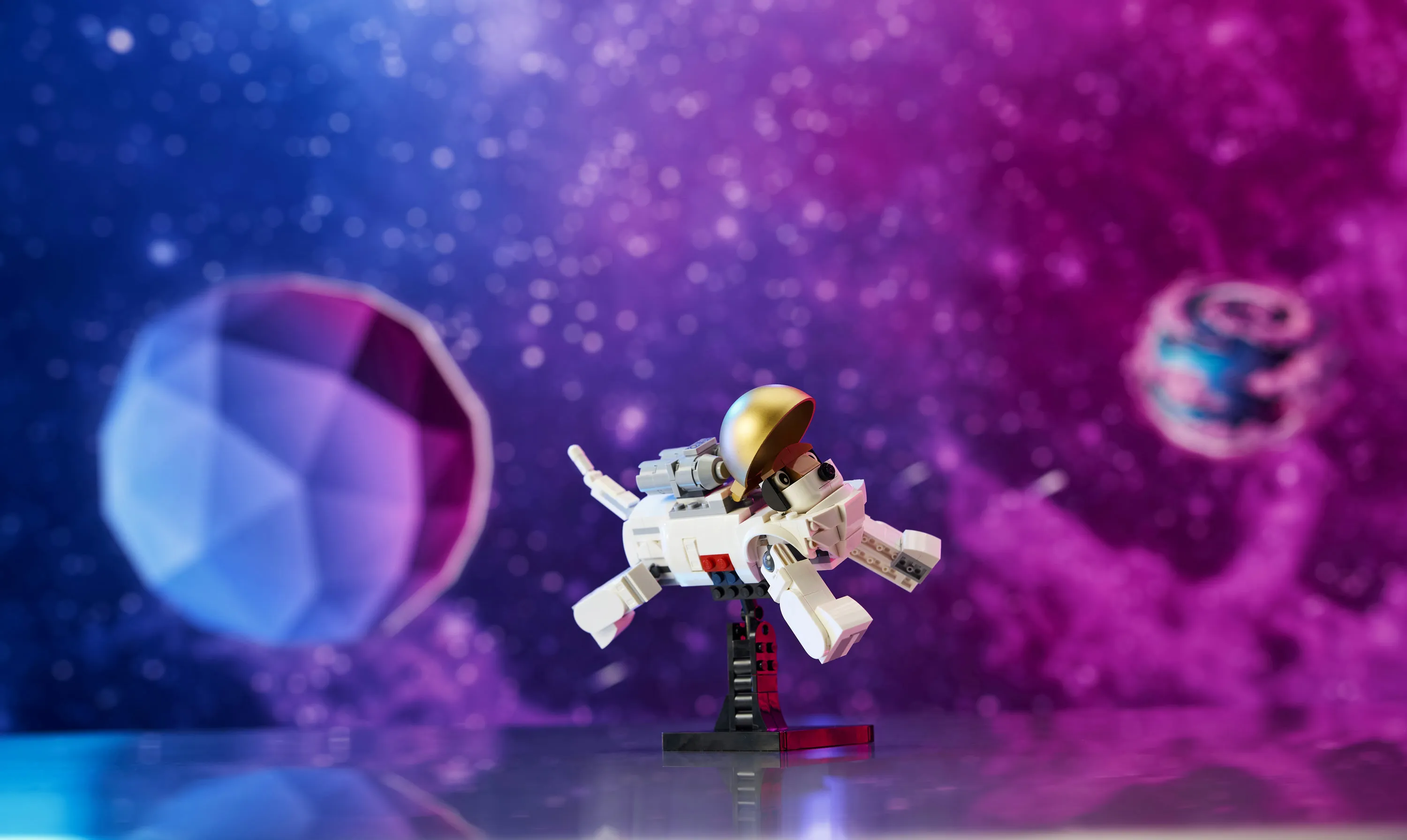 LEGO Creator 3-in-1 Astronaut in Space 31152