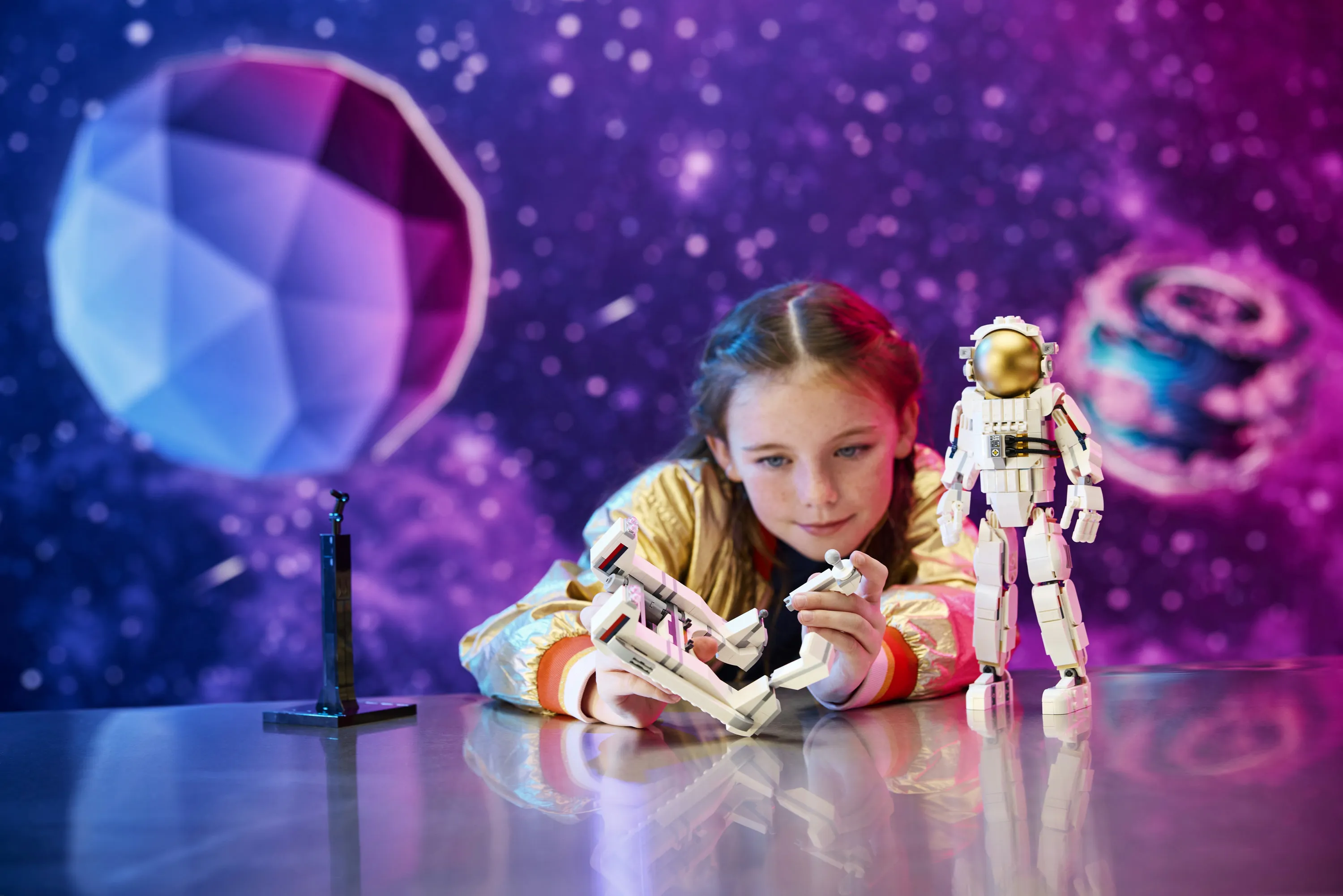 LEGO Creator 3-in-1 Astronaut in Space 31152