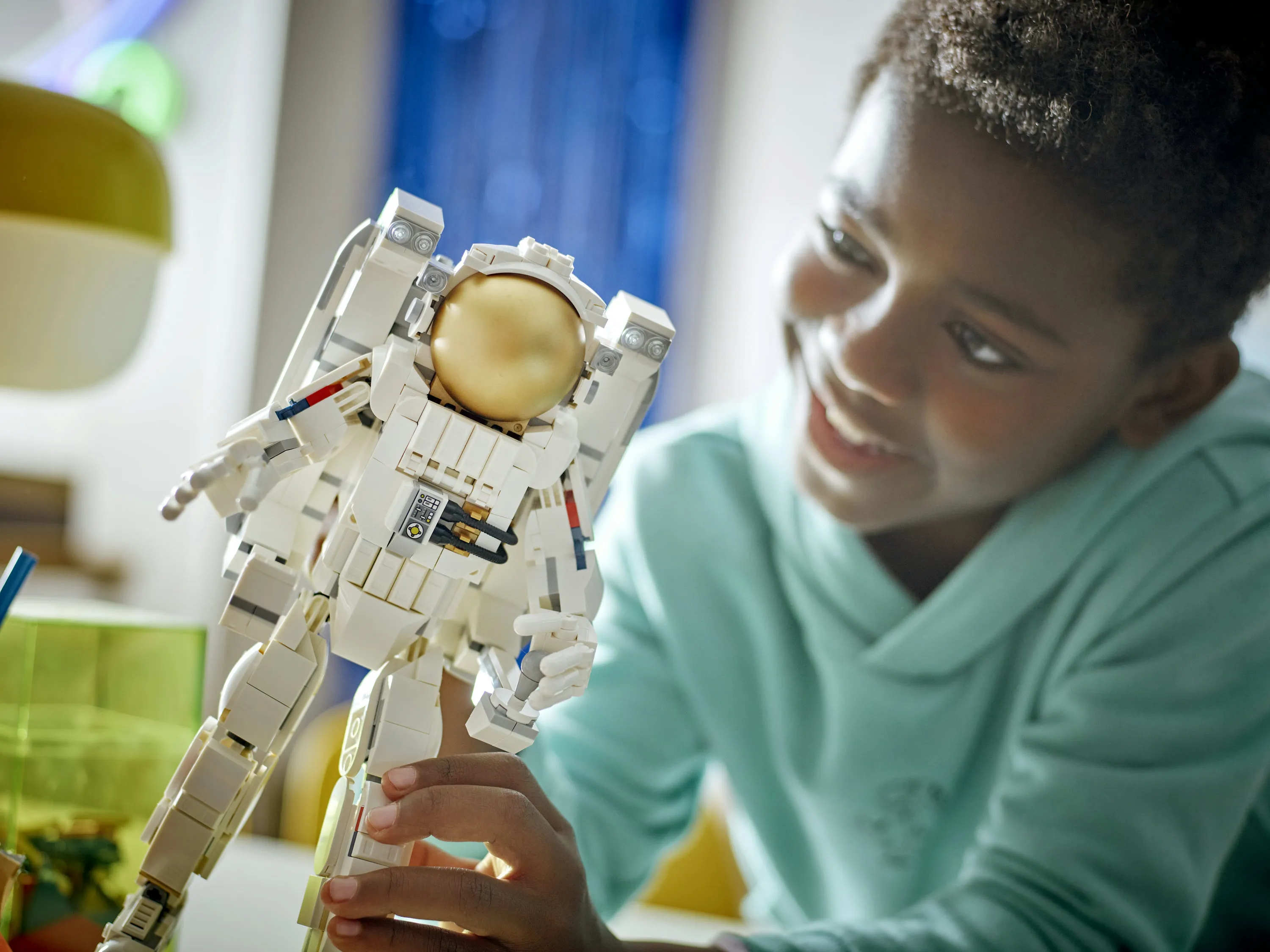 LEGO Creator 3-in-1 Astronaut in Space 31152