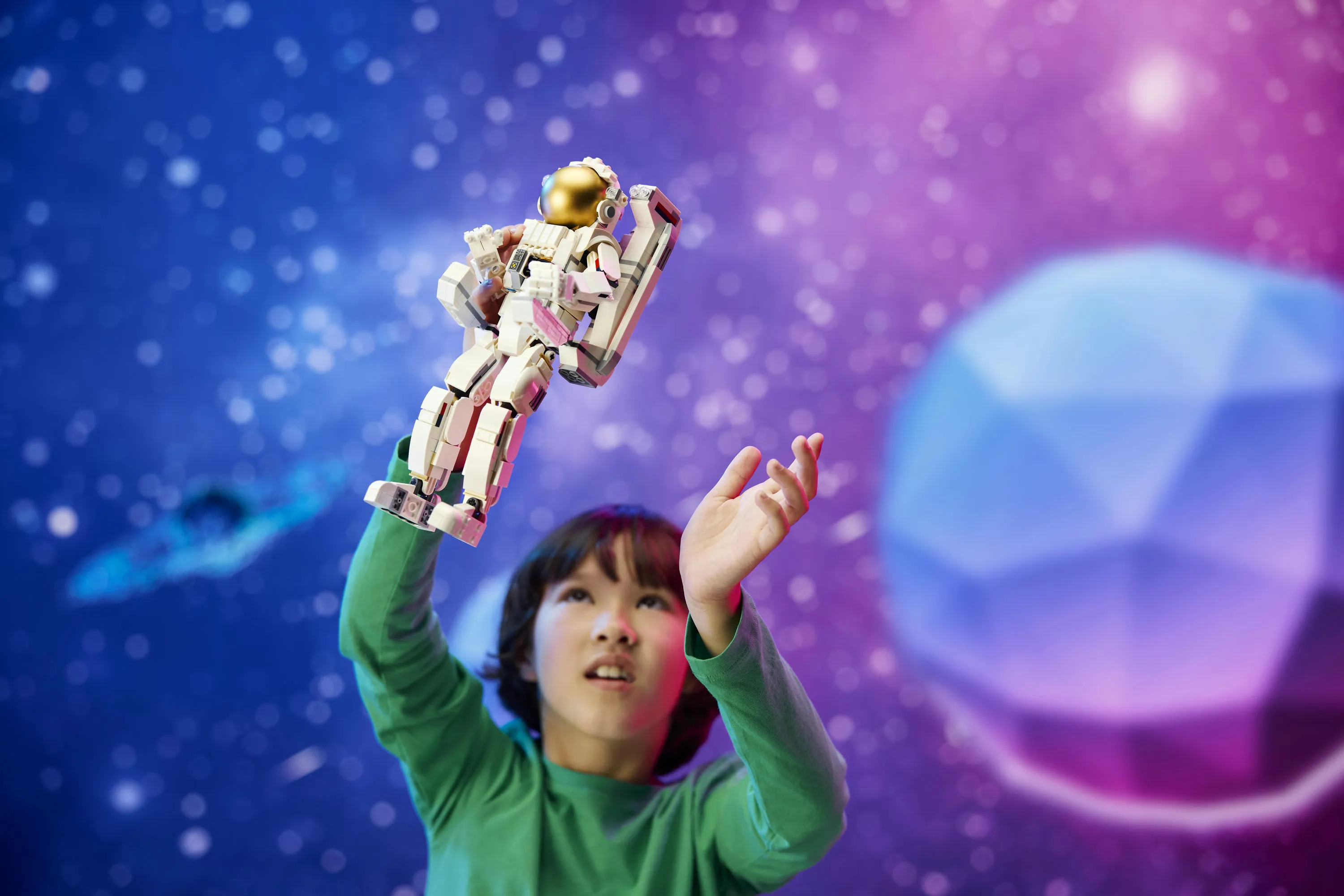 LEGO Creator 3-in-1 Astronaut in Space 31152