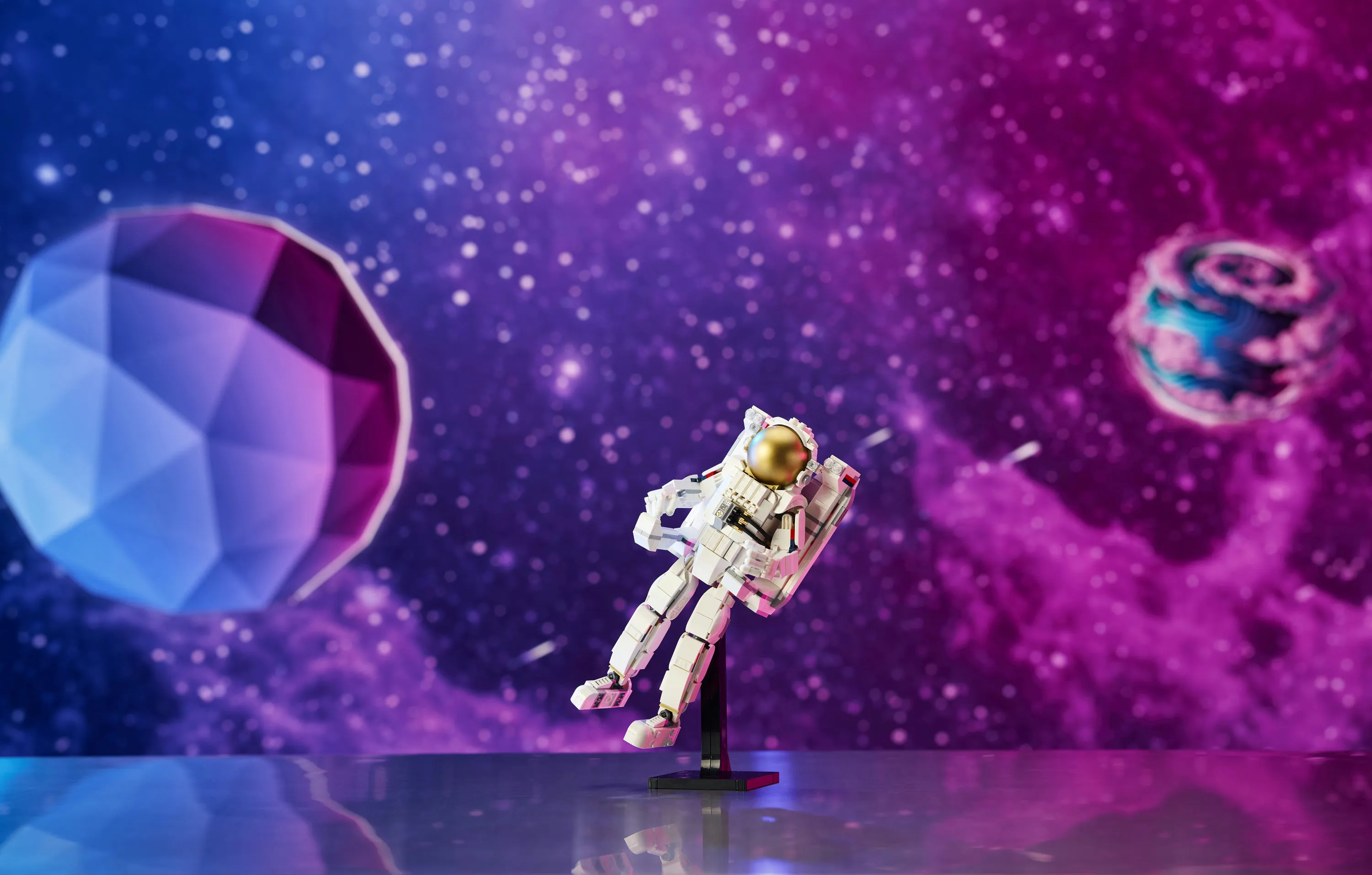 LEGO Creator 3-in-1 Astronaut in Space 31152
