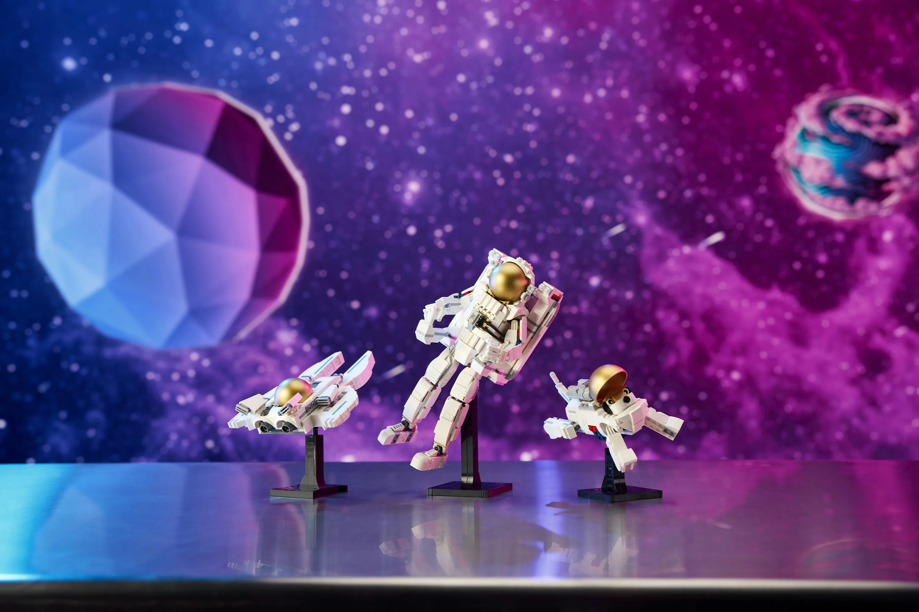LEGO Creator 3-in-1 Astronaut in Space 31152
