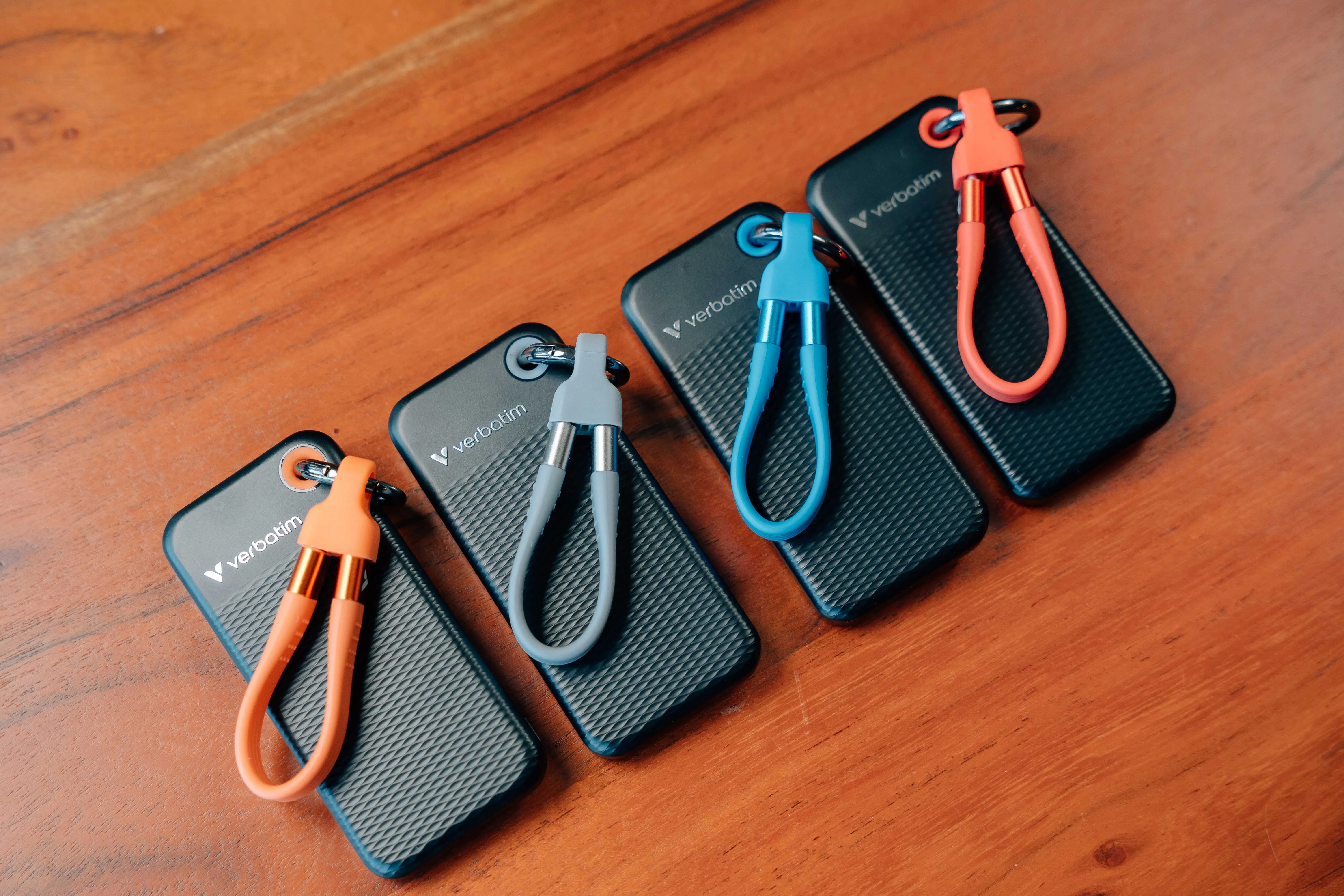 Verbatim Pocket SSD USB 3.2 Gen 2 1TB USB-C - extern SSD, Svart, Röd
