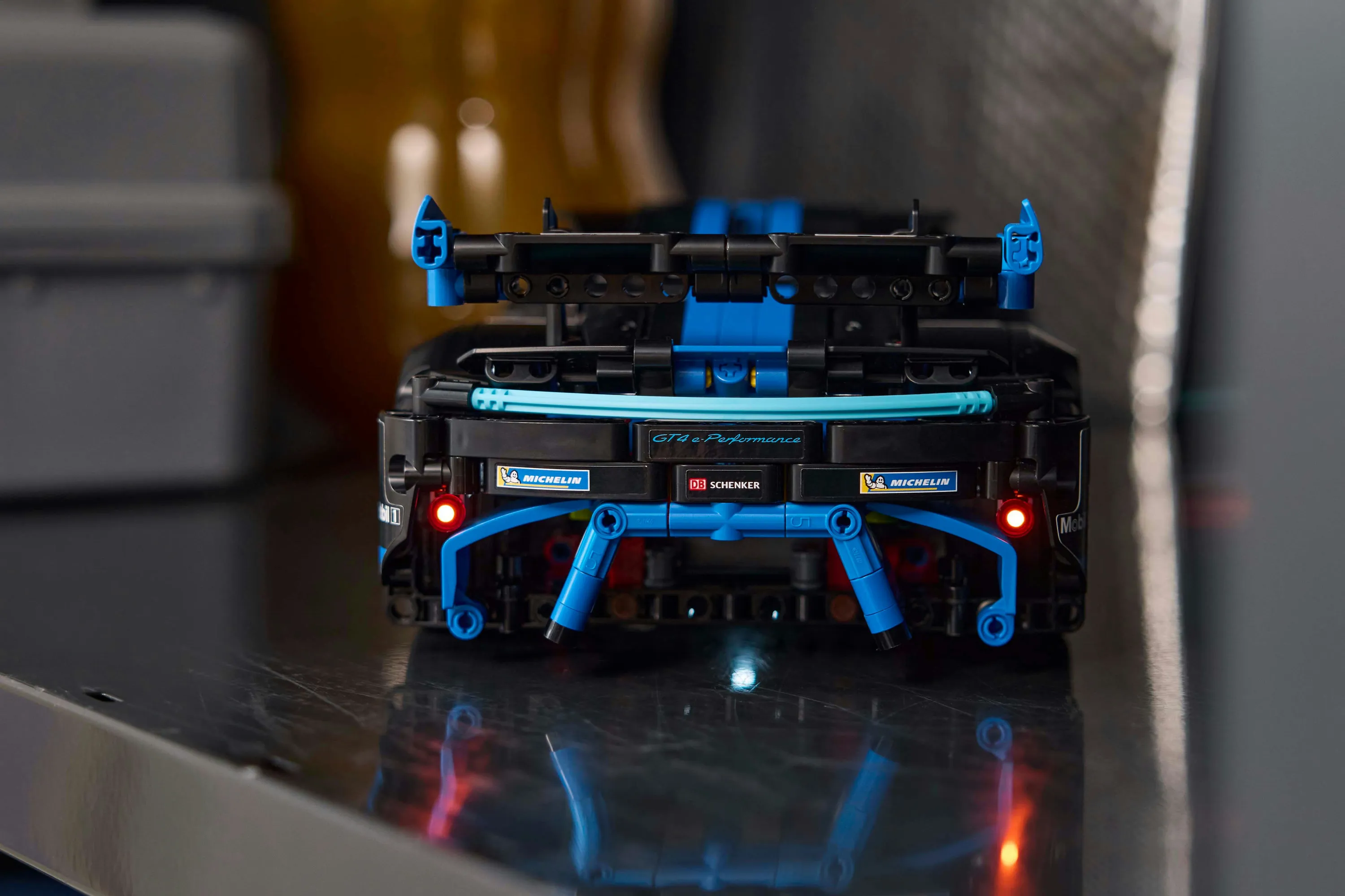 LEGO Technic Porsche GT4 e-Performance Racerbil 42176