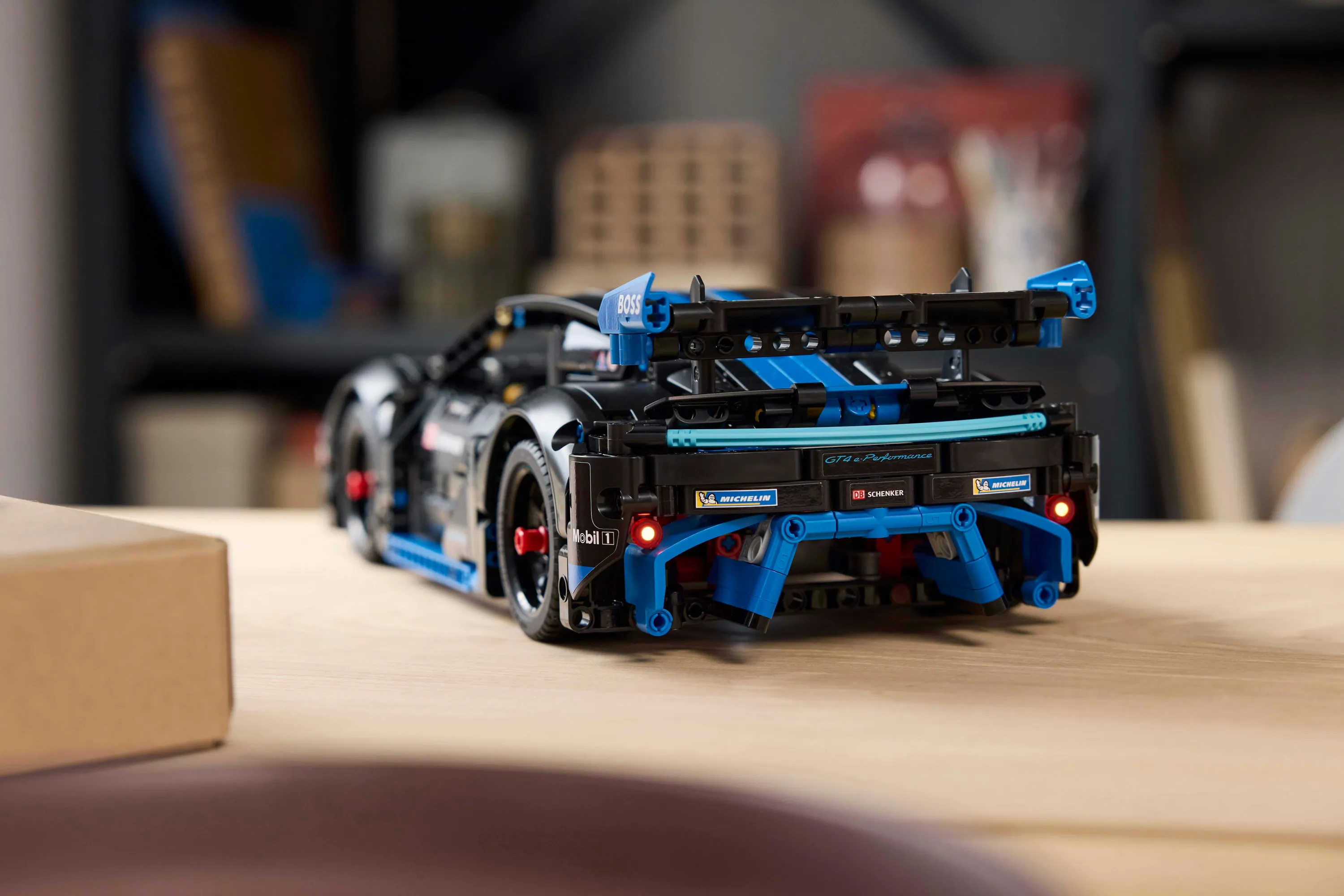 LEGO Technic Porsche GT4 e-Performance Racerbil 42176