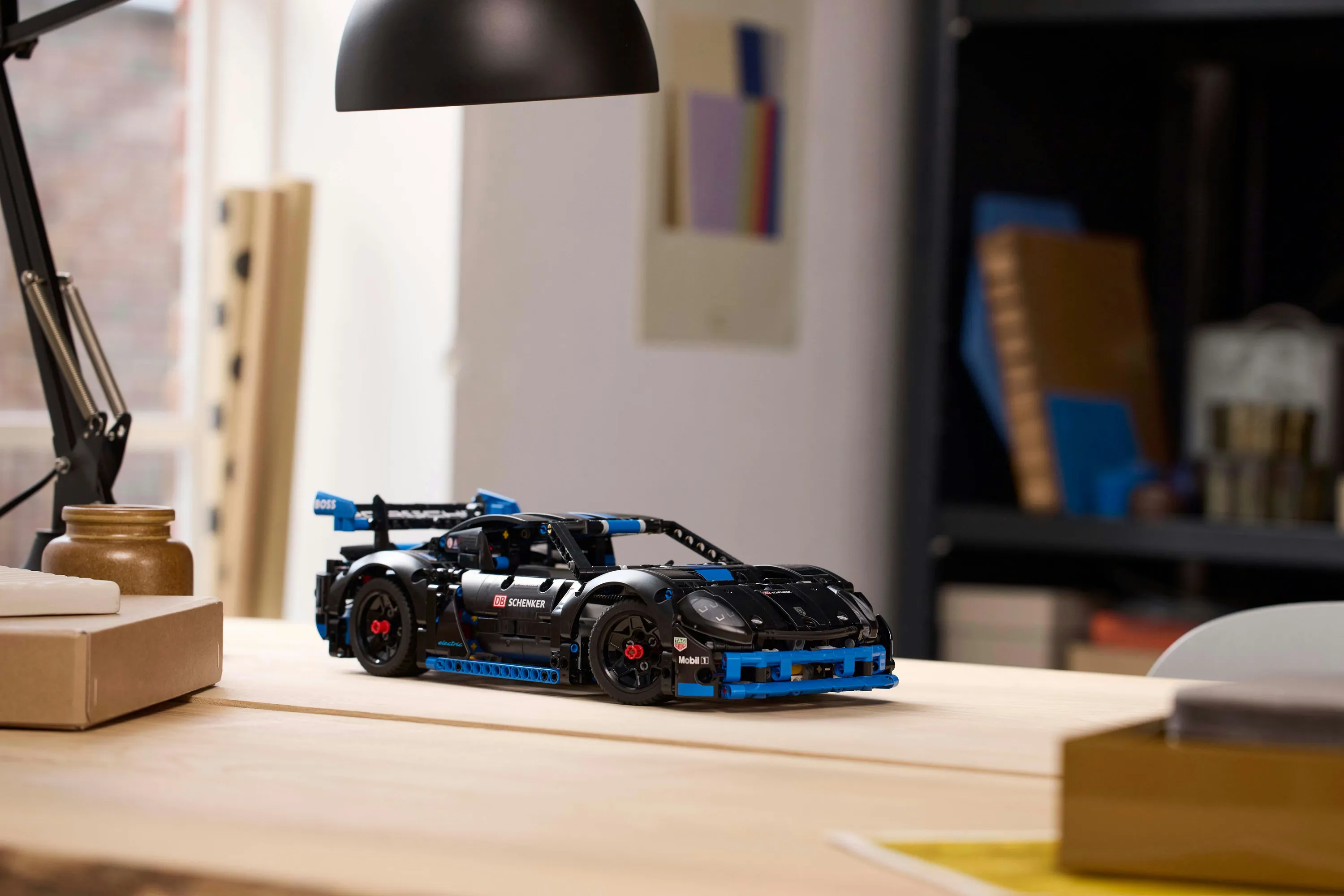 LEGO Technic Porsche GT4 e-Performance Racerbil 42176
