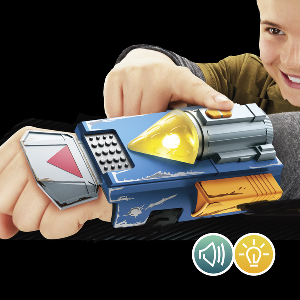 Star Wars The Mandalorian Dual Attack Gauntlet
