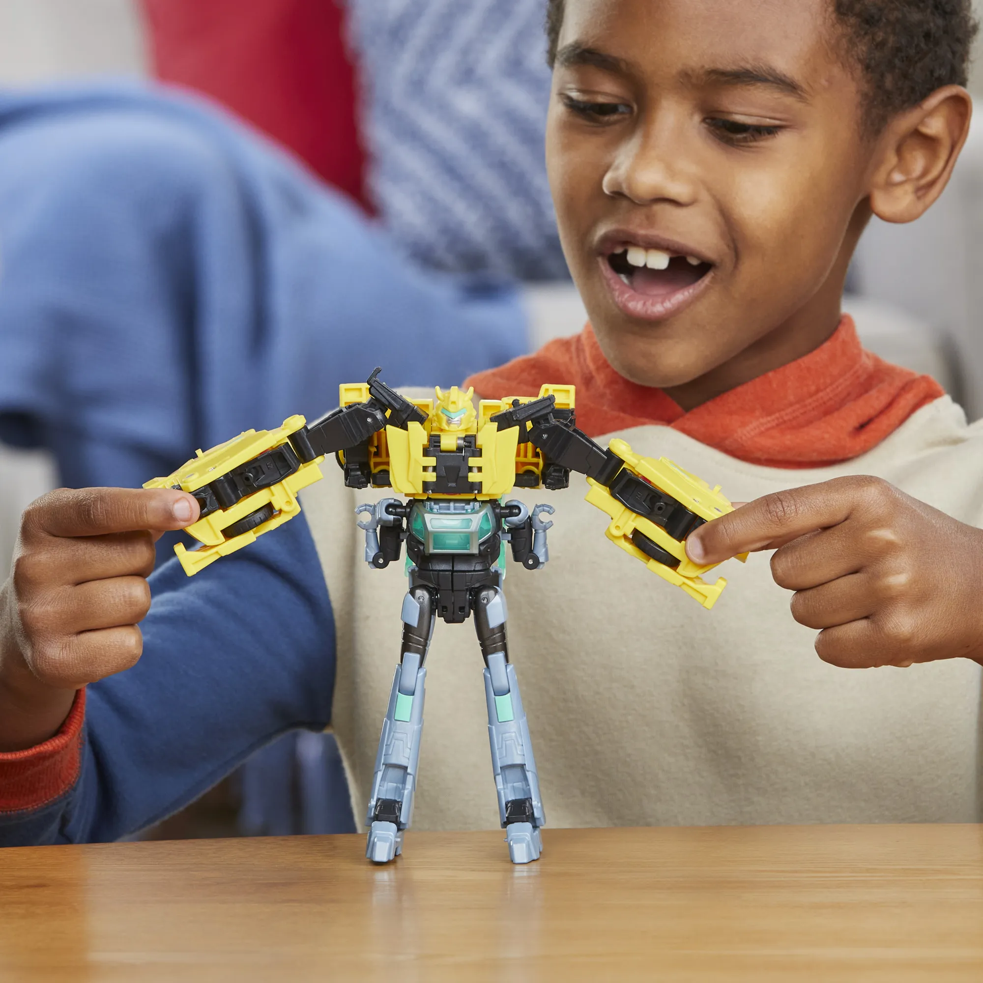 Hasbro Transformers EarthSpark Cyber-Combiner Bumblebee and Mo Malto toy figure