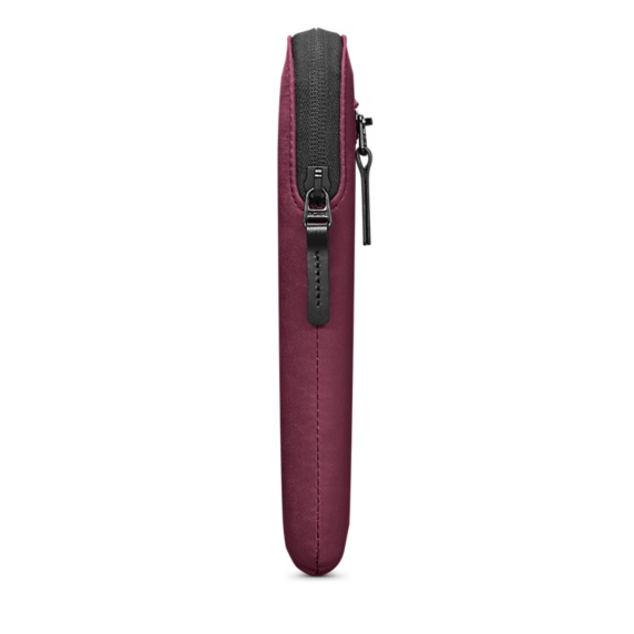 Incase Compact Sleeve in Flight Nylon for MB 12 Mulberry