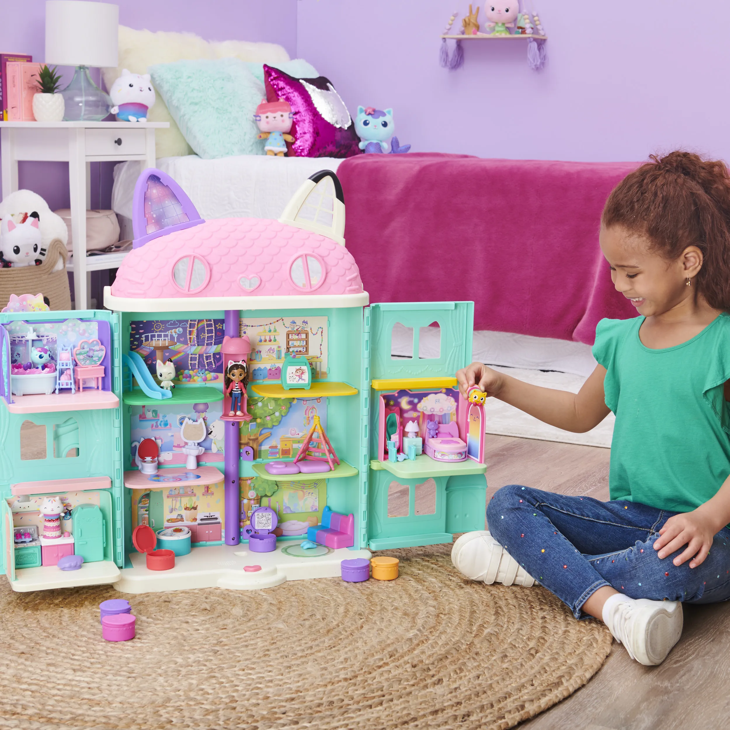 Spin Master Gabby's Dollhouse Deluxe Room Bedroom Toy Figure (with Cuddly Cat Pillow Cat Figure)