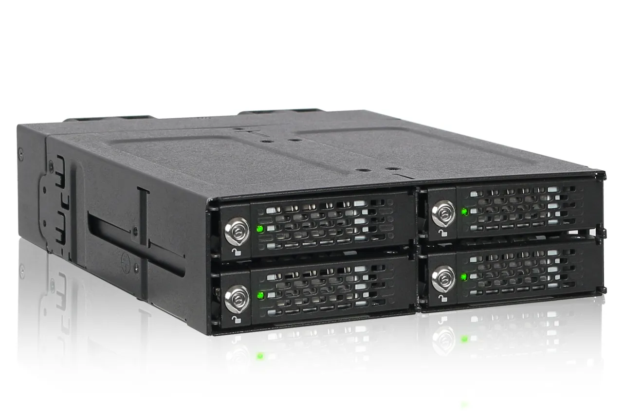 ICY DOCK 4x PCIe 3.0 M.2 NVMe to 4x MiniSAS HD in 1x 5.25" bay mobile