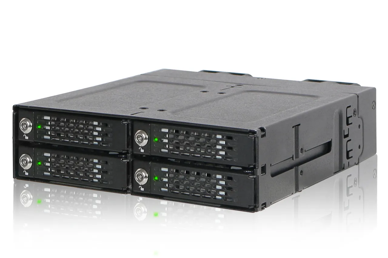 ICY DOCK 4x PCIe 3.0 M.2 NVMe to 4x MiniSAS HD in 1x 5.25" bay mobile