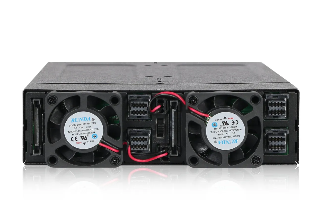 ICY DOCK 4x PCIe 3.0 M.2 NVMe to 4x MiniSAS HD in 1x 5.25" bay mobile