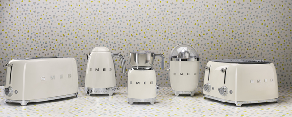 Smeg 50's Style -leiv&auml;npaahdin, 4 viipale(i)ta,  Kerman v&auml;ri