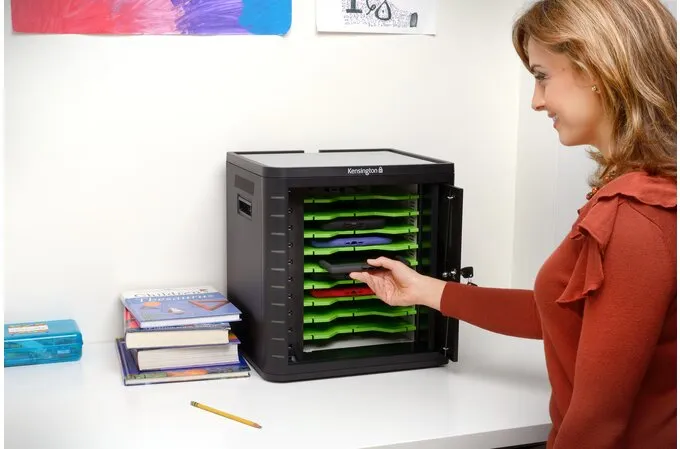 Kensington Charge &amp; Sync Cabinet, Universal Tablet - Kaappiyksikk&ouml; tuotteelle 10 tablettia - musta