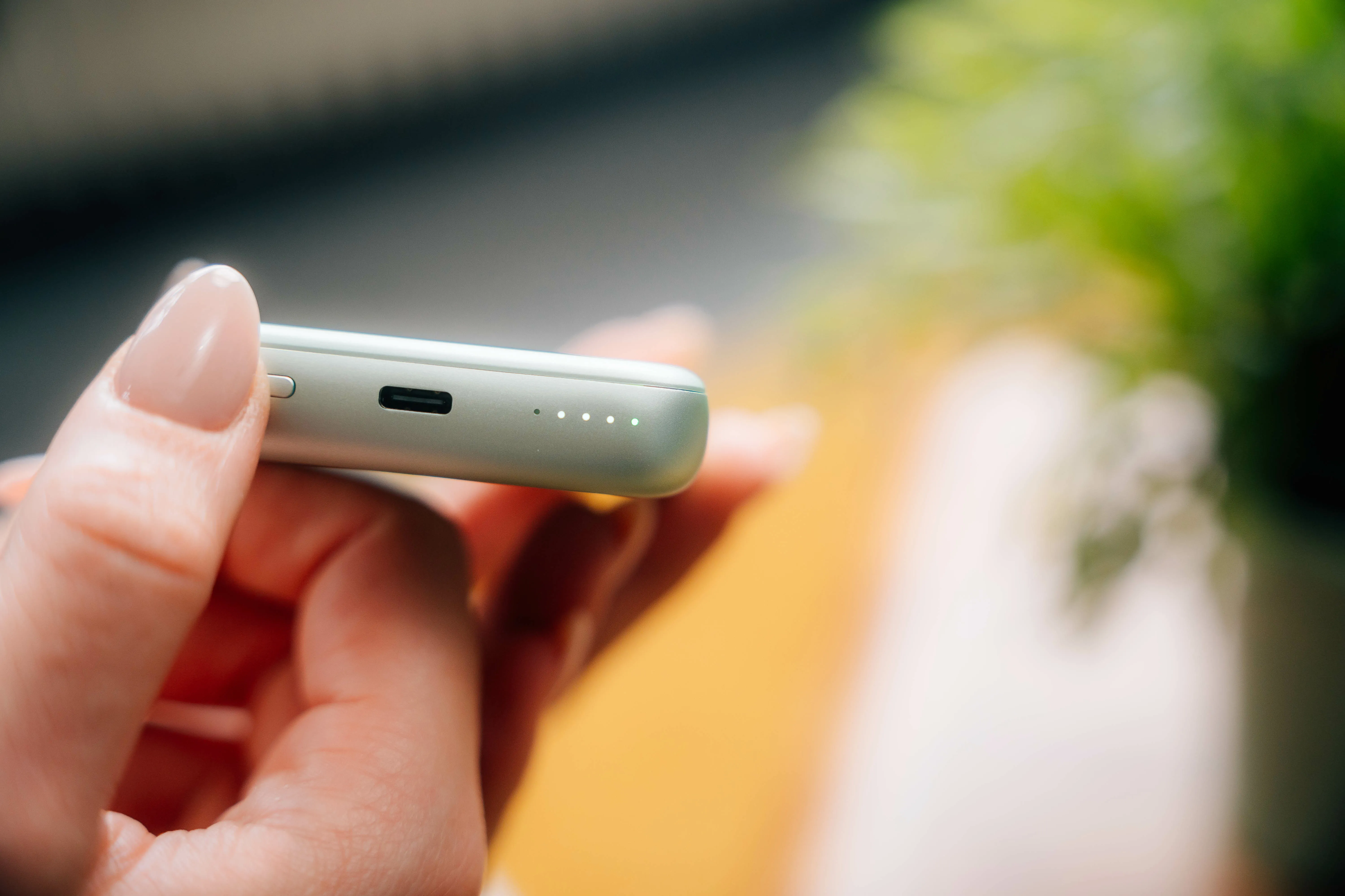 Verbatim Charge n Go Magnetic Wireless -varavirtalähde, 10000 mAh, Vihreä