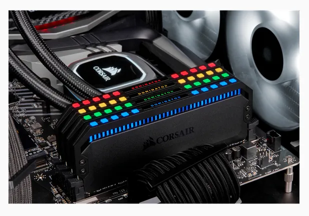 Corsair Dominator Platinum RGB 64 Gt (3 x 32 GB) DDR4 3600 MHz, CL18 -muisti, Musta