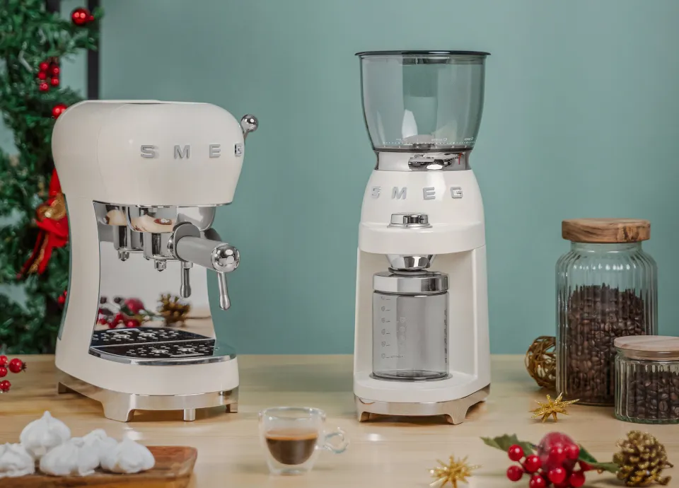 Smeg 50's Style ECF02CREU -espressokeitin, Kerman v&auml;ri