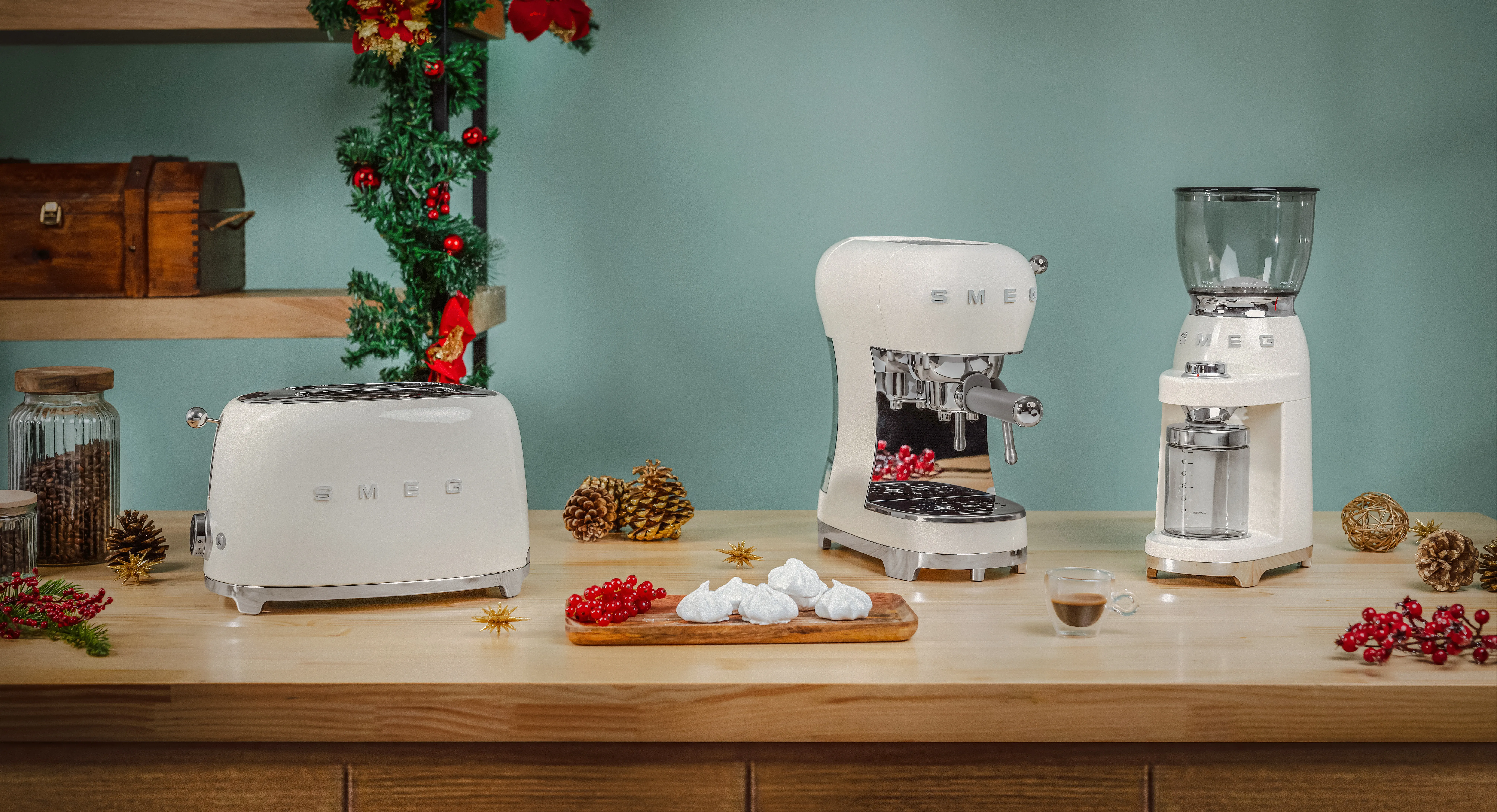 Smeg 50's Style ECF02CREU -espressokeitin, Kerman v&auml;ri