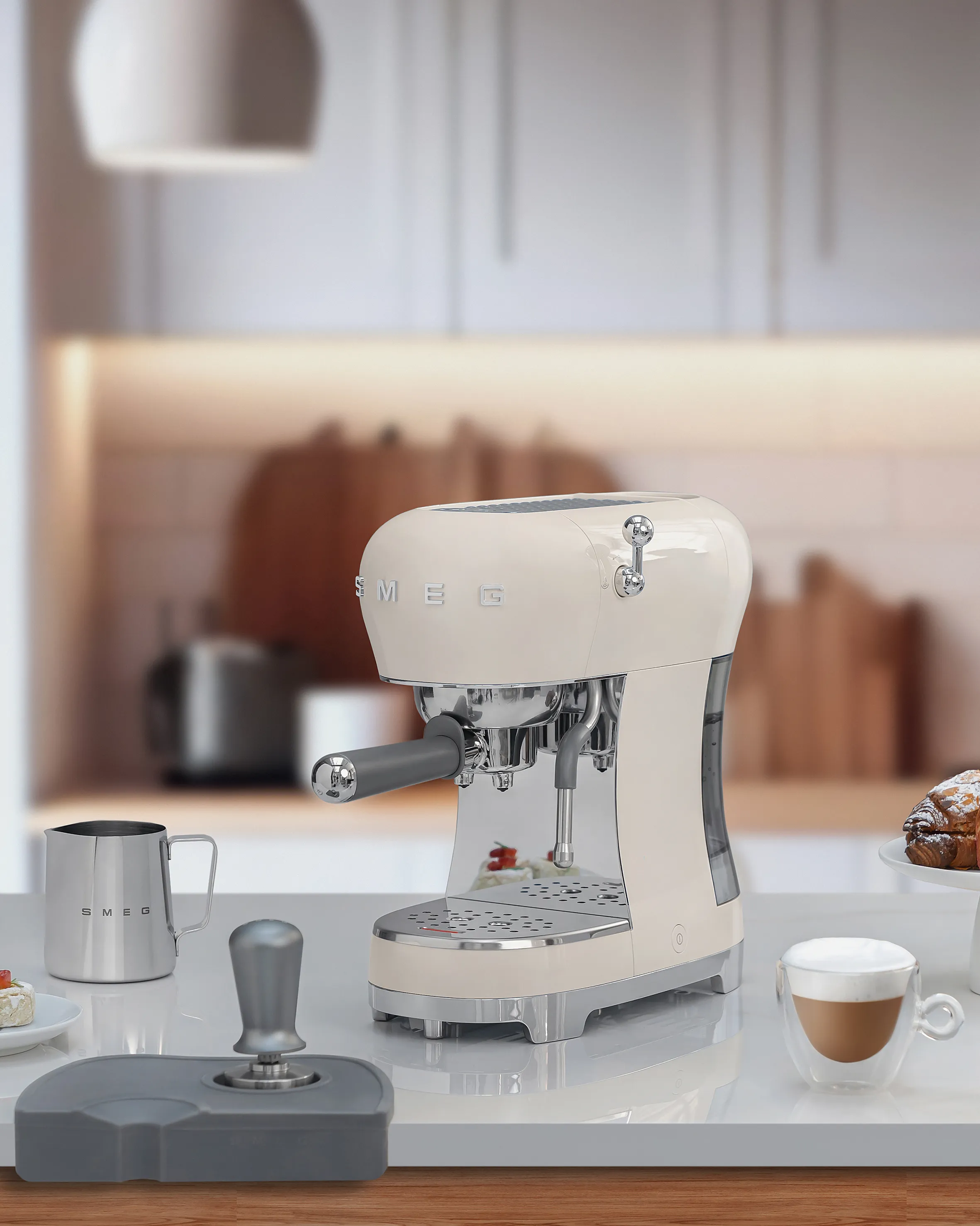 Smeg 50's Style ECF02CREU -espressokeitin, Kerman väri