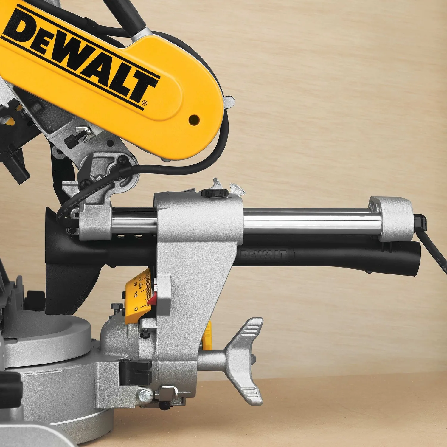 DeWALT DWS780-QS - Gering saw