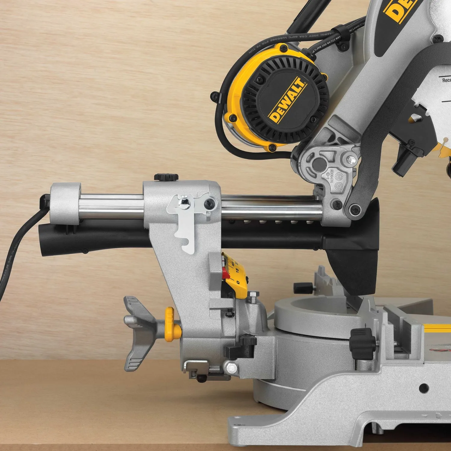 DeWALT DWS780-QS - Gering saw