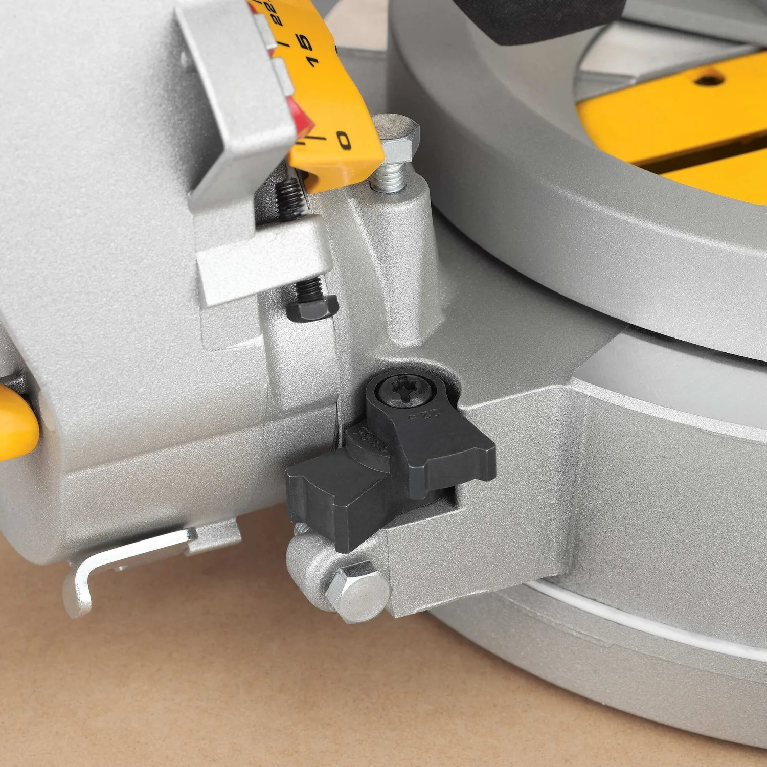 DeWALT DWS780-QS - Gering saw