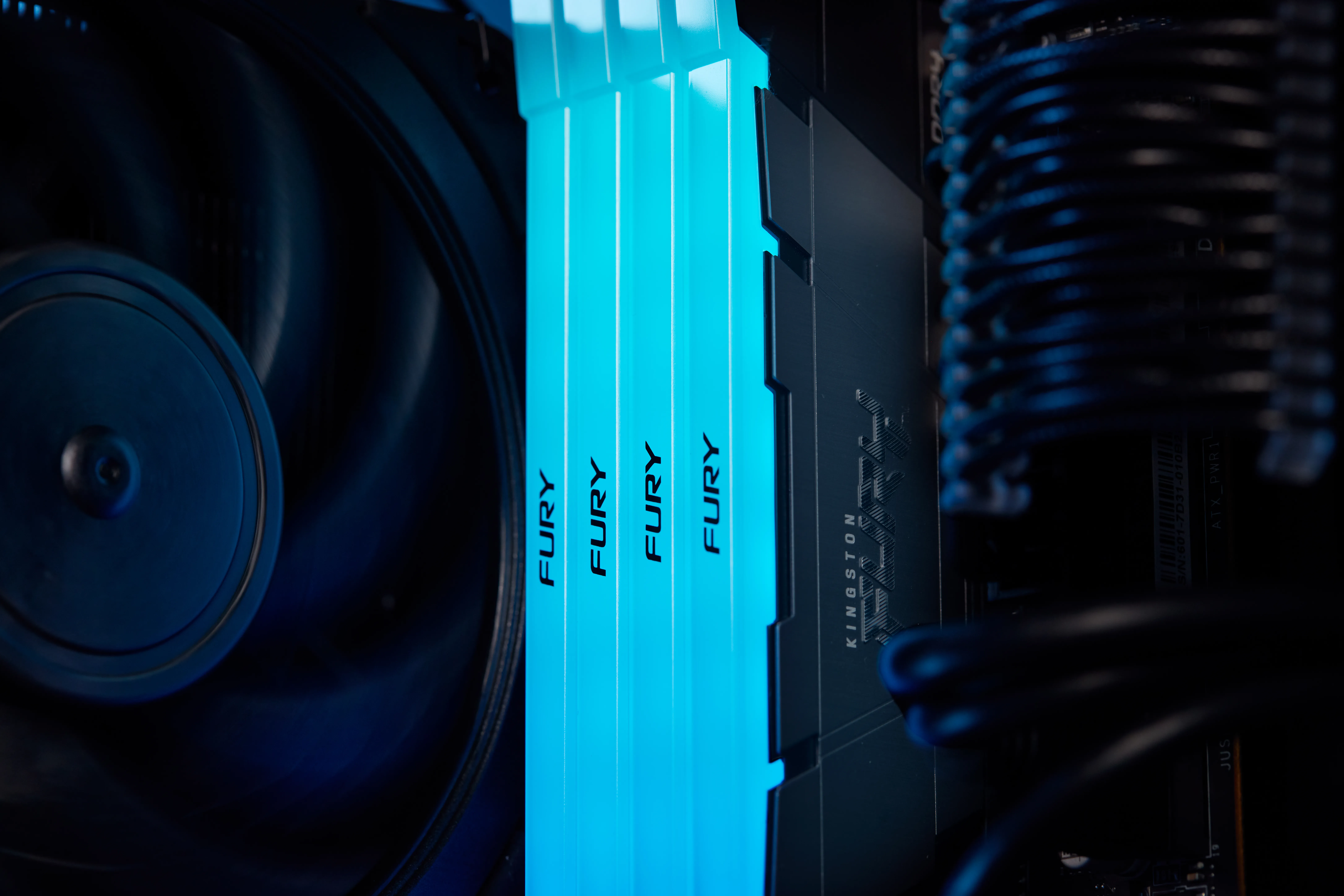 Kingston FURY Renegade RGB 32GB (4 x 8GB) DDR4 3600 MHz, CL16 - memory, Black