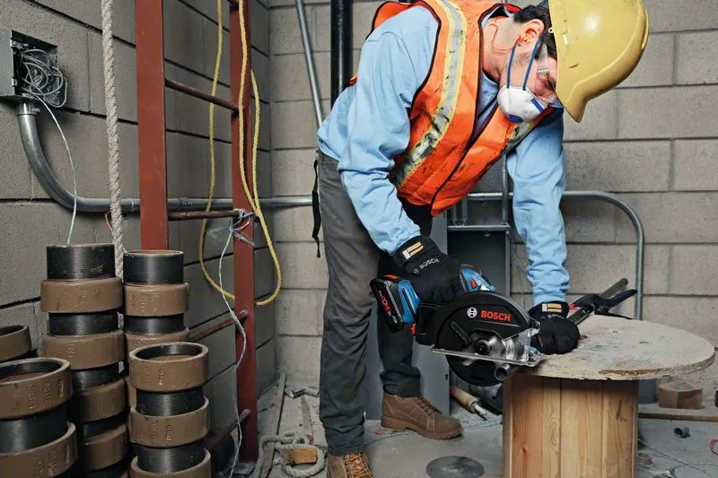 Bosch cordless metal circular saw GKM 18V-50 Professional solo, hand-held circular saw (blue/black, without battery and charger, in L-BOXX)