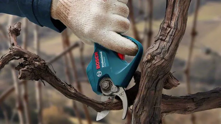 Bosch Pro Pruner Professional battery-powered grass shears