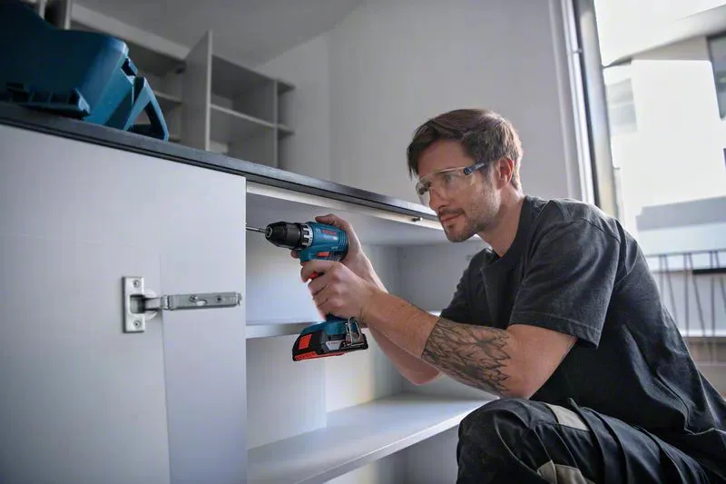 Bosch Cordless Drill GSR 18V-45 Professional, 18V (blue/black, 2x Li-Ion battery 2.0Ah, in L-Case)