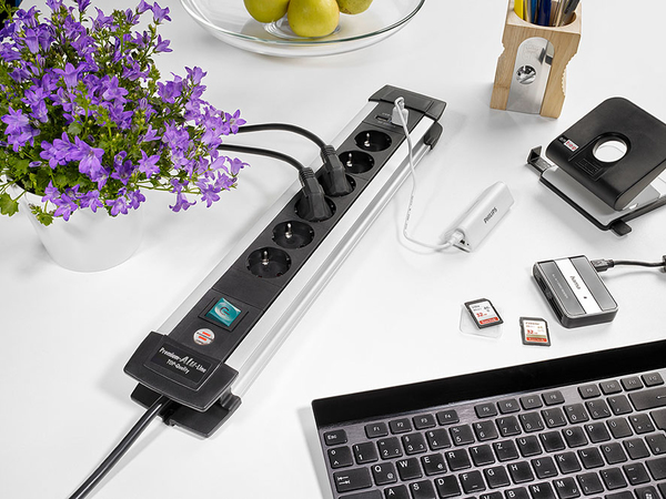 Brennenstuhl Premium-Alu-Line, 6xCEE7/4, 2xUSB, musta/hopea