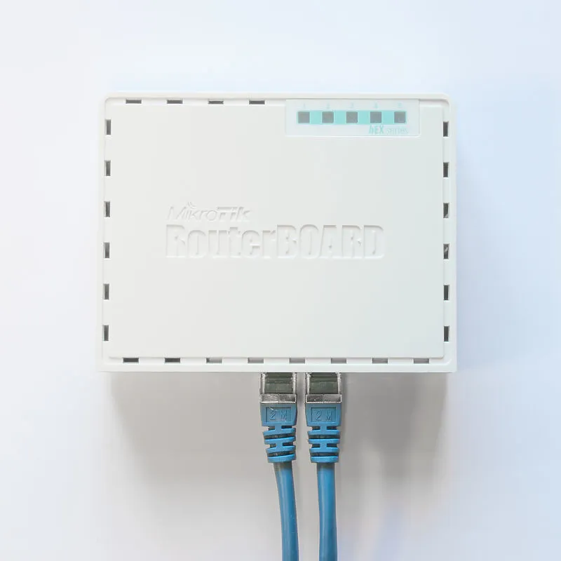 Mikrotik RB750GR3 hEX 256MB 5xGLAN cabinet and power L4