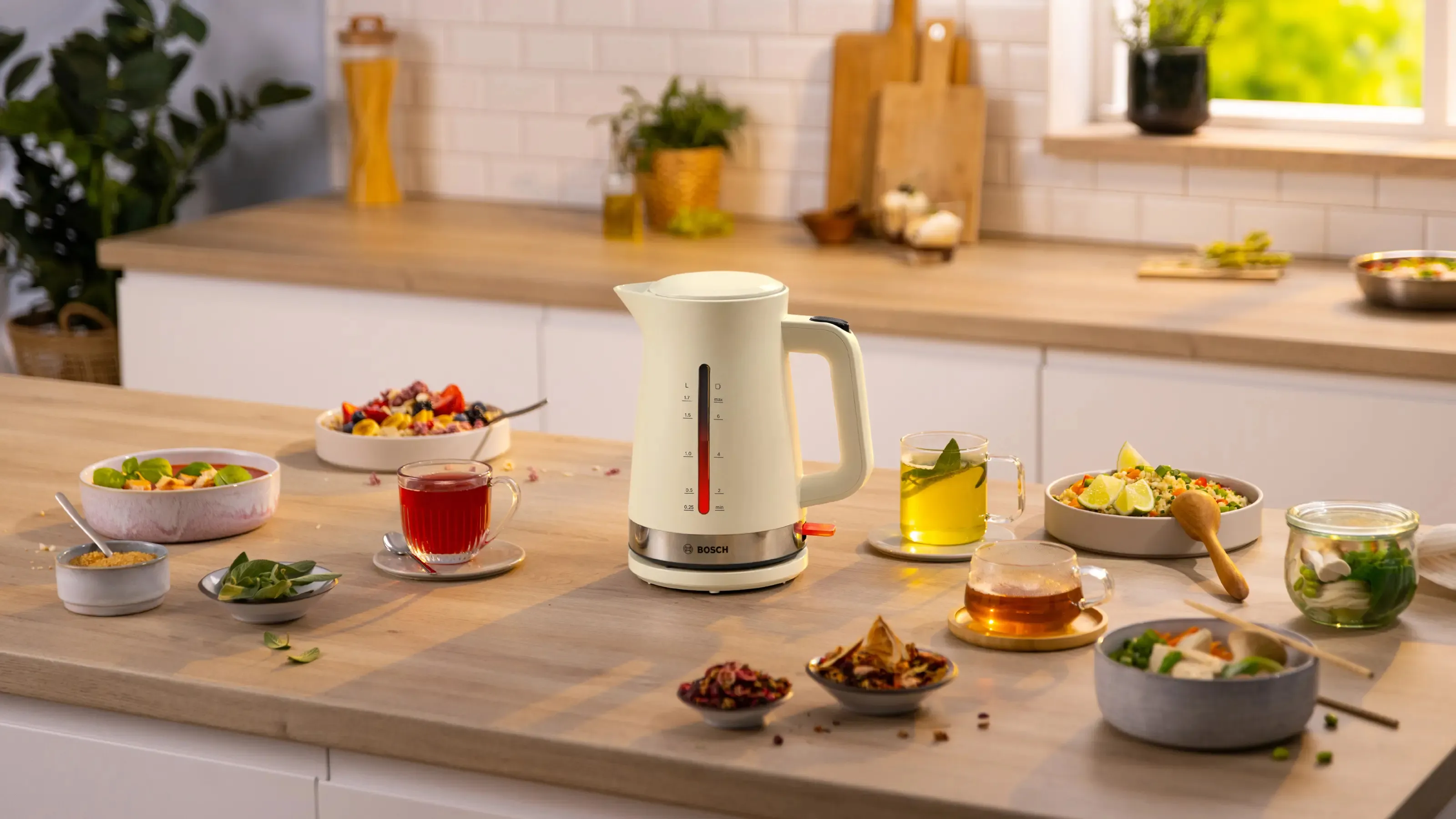 Bosch MyMoment TWK4M227 kettle, 1.7L, 2400W, Cream