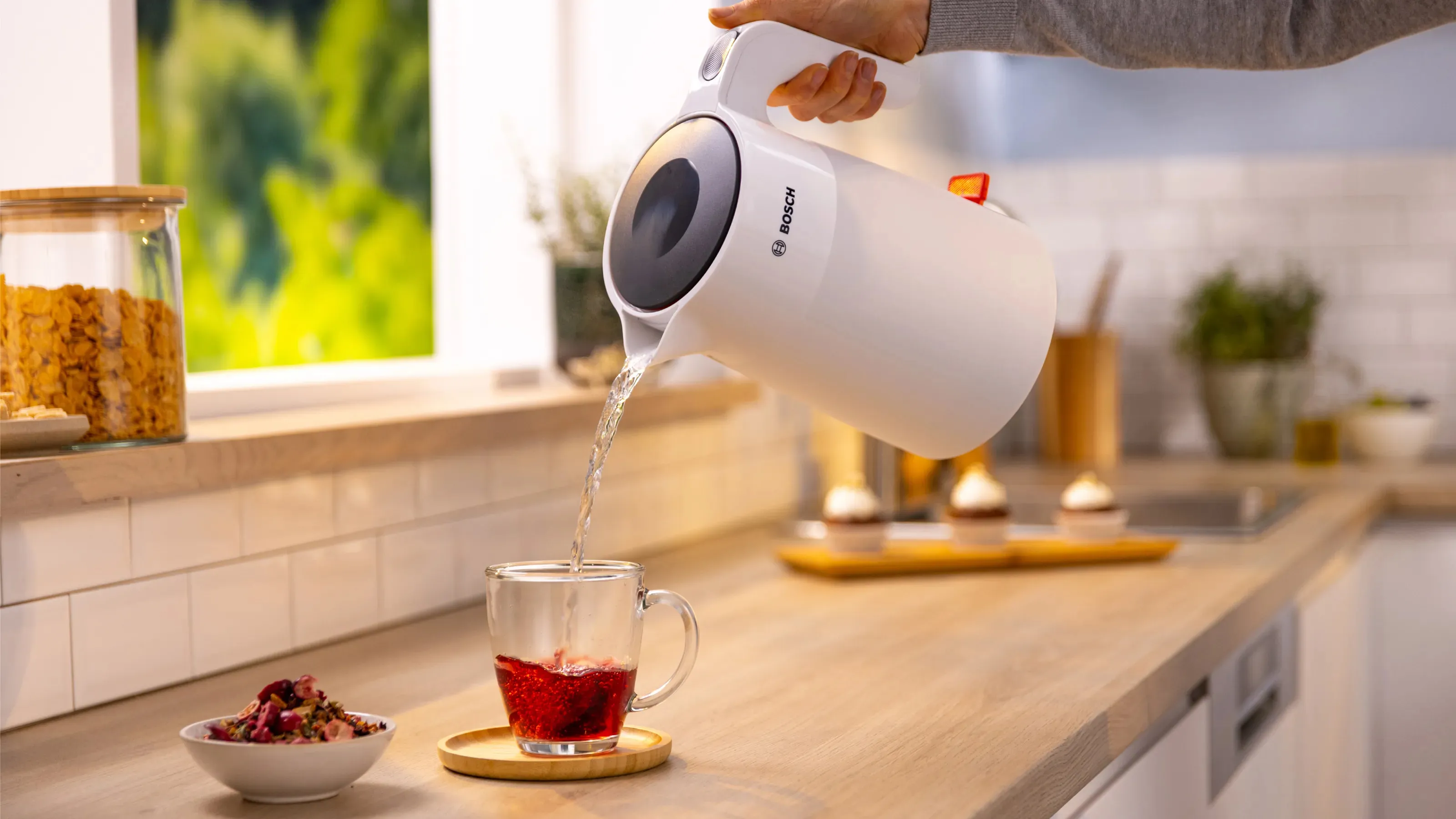Bosch MyMoment TWK2M161 kettle, 1.7L, 2400W, White