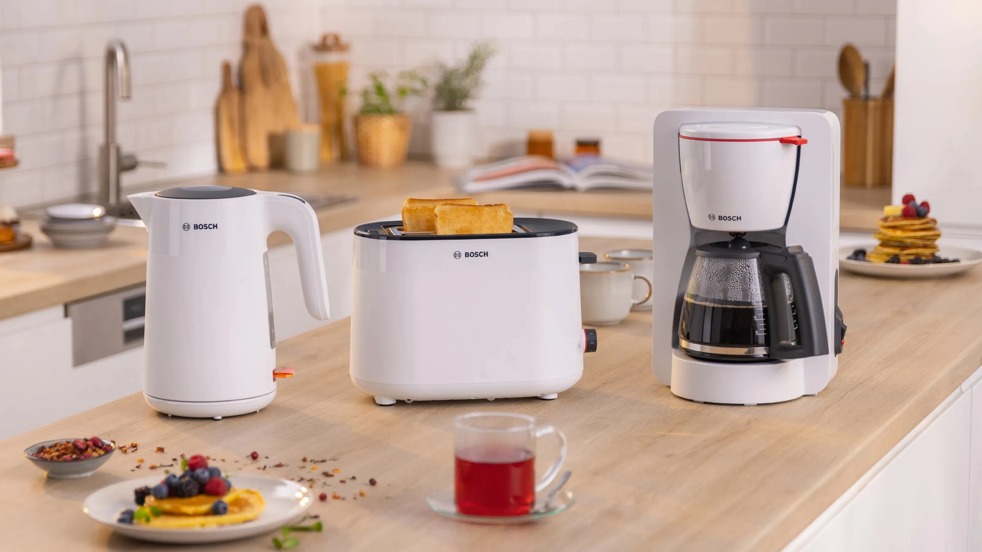 Bosch MyMoment TWK2M161 kettle, 1.7L, 2400W, White