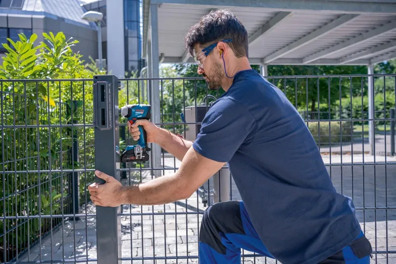 Bosch cordless impact wrench GDS 18V-330 HC Professional solo (blue/black, without battery and charger)