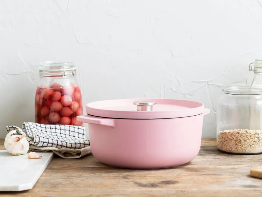 KitchenAid gjutj&auml;rnsgryta 26 centimeter rosa