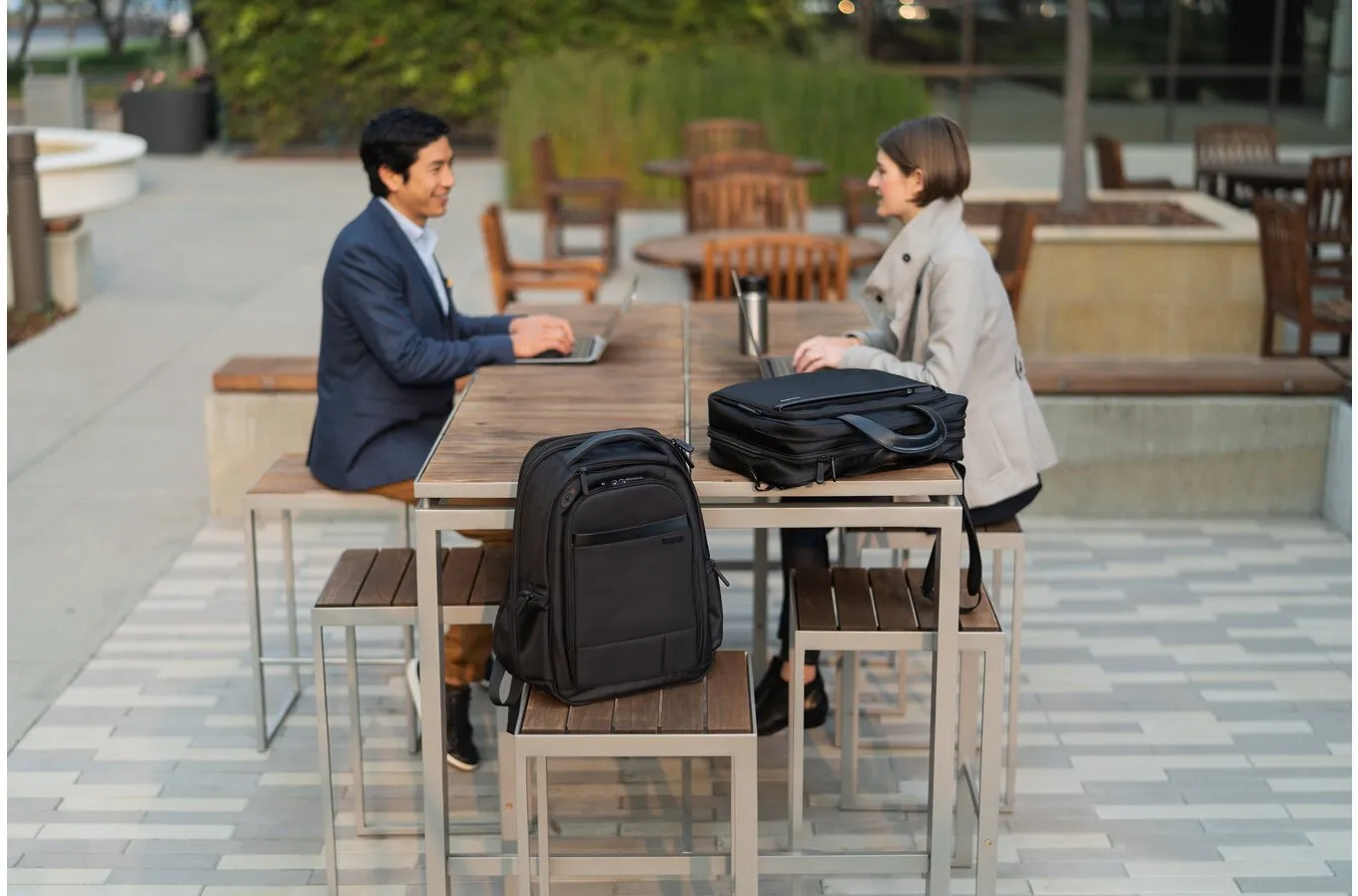 Contour" 2.0 15.6" Business Laptop Brief