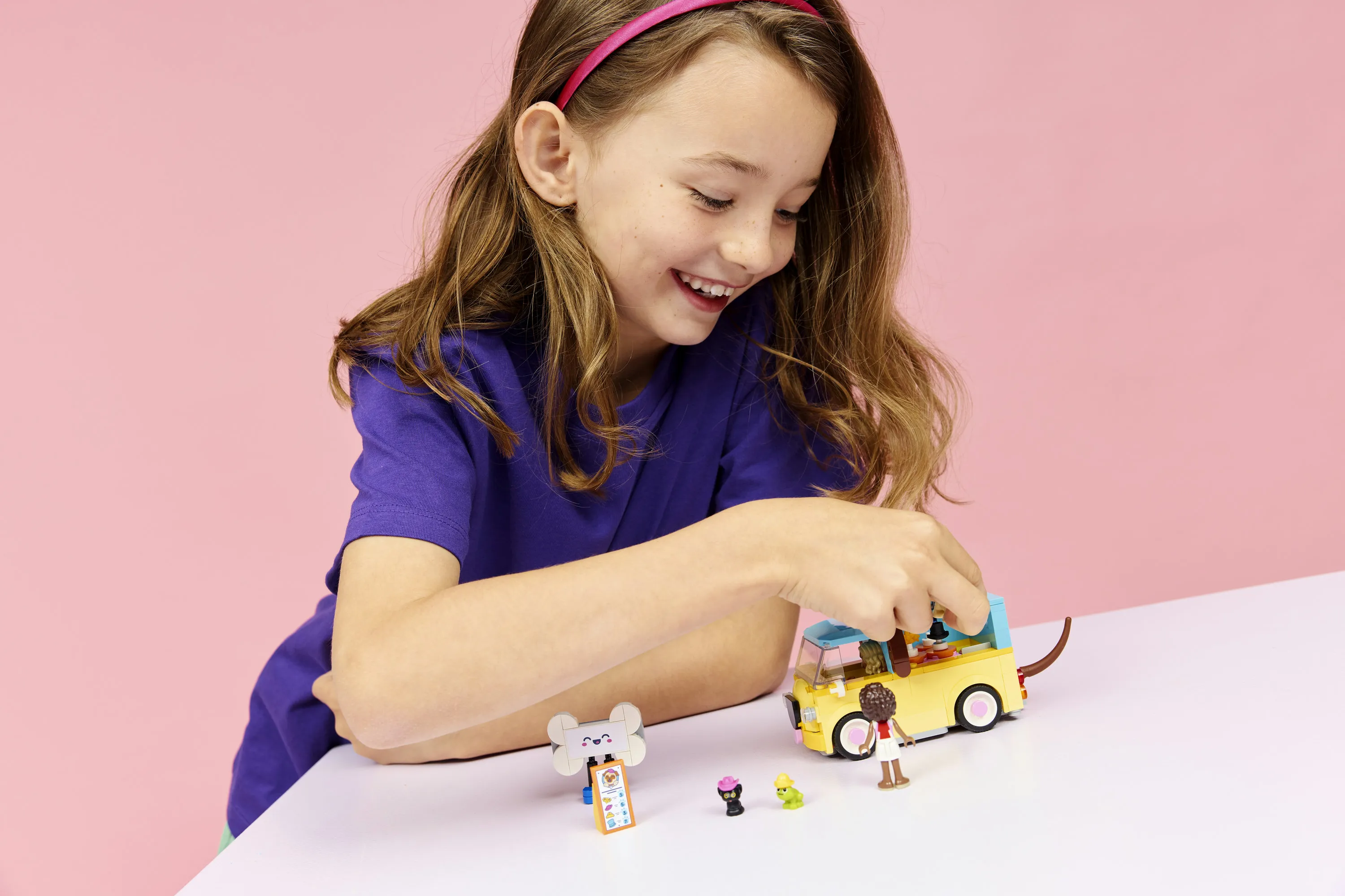 LEGO Friends Lemmikkitarvikeauto 42678