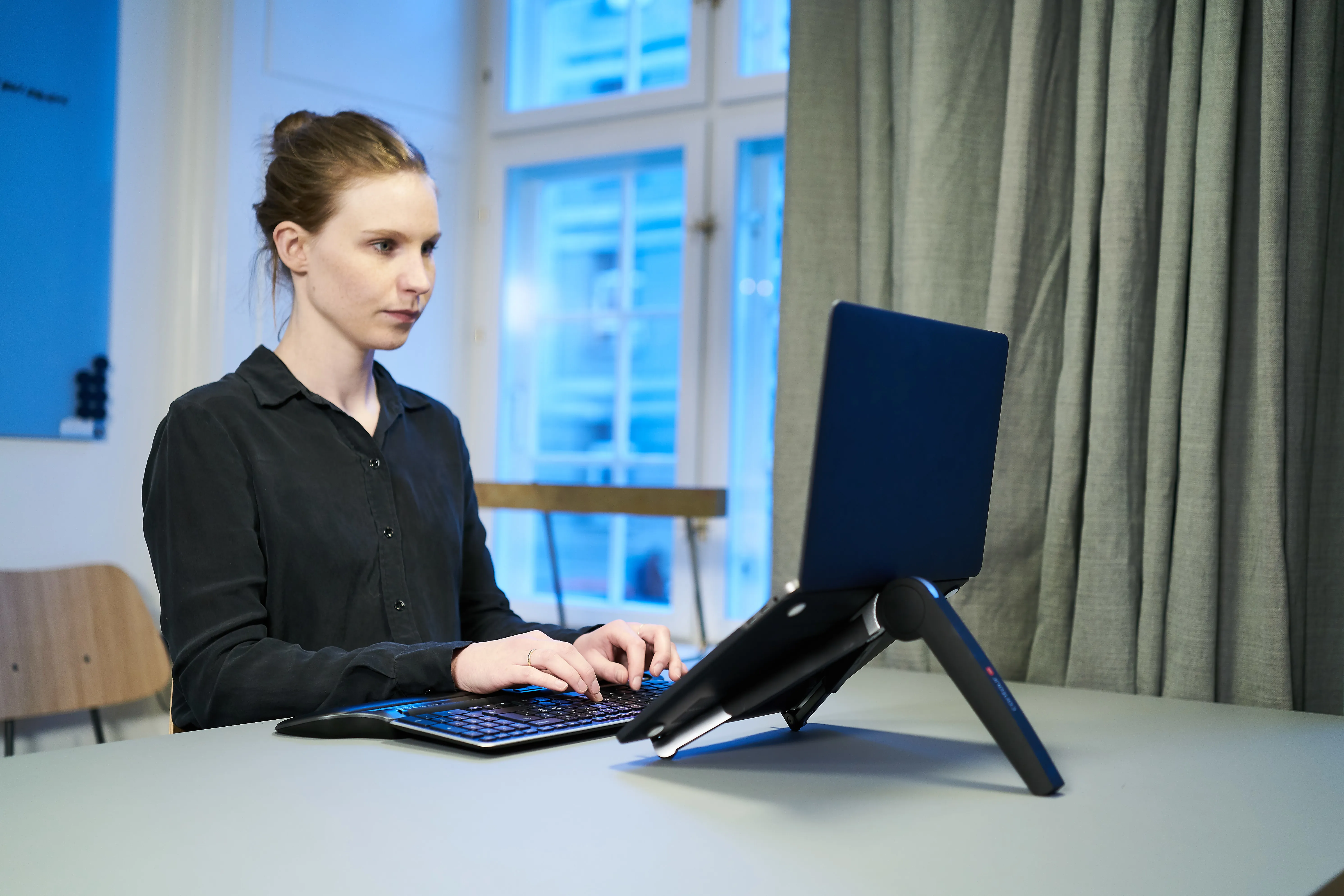 CONTOUR Laptop Stand