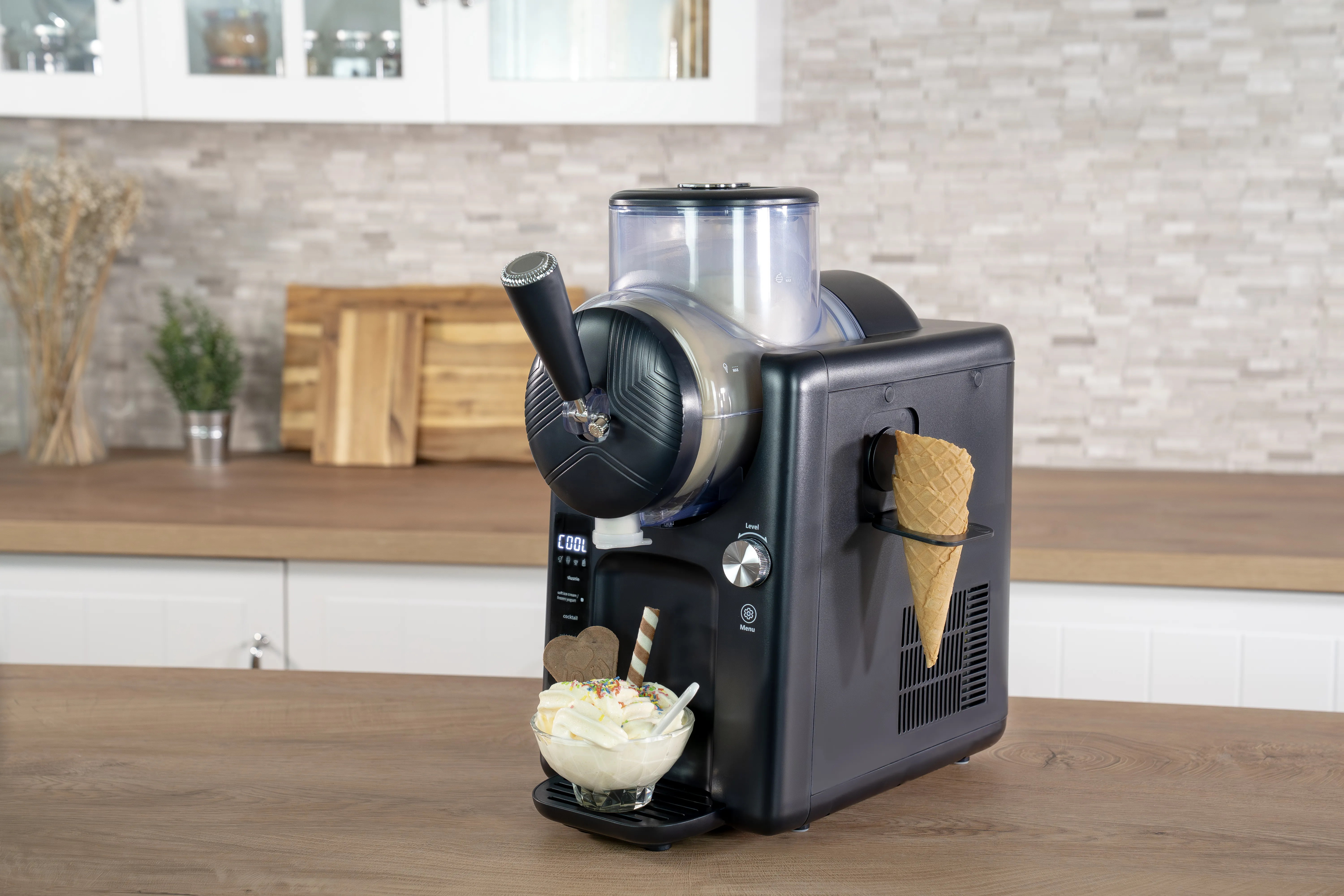 UNOLD 48956 Sofie 2-in-1 hilejuoma- ja pehmiskone 150 W 1,5 L Musta