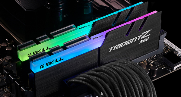 G.Skill Trident Z RGB 32 GB (2 x 16 GB) DDR4 3600 MHz, CL16 - minne, Svart